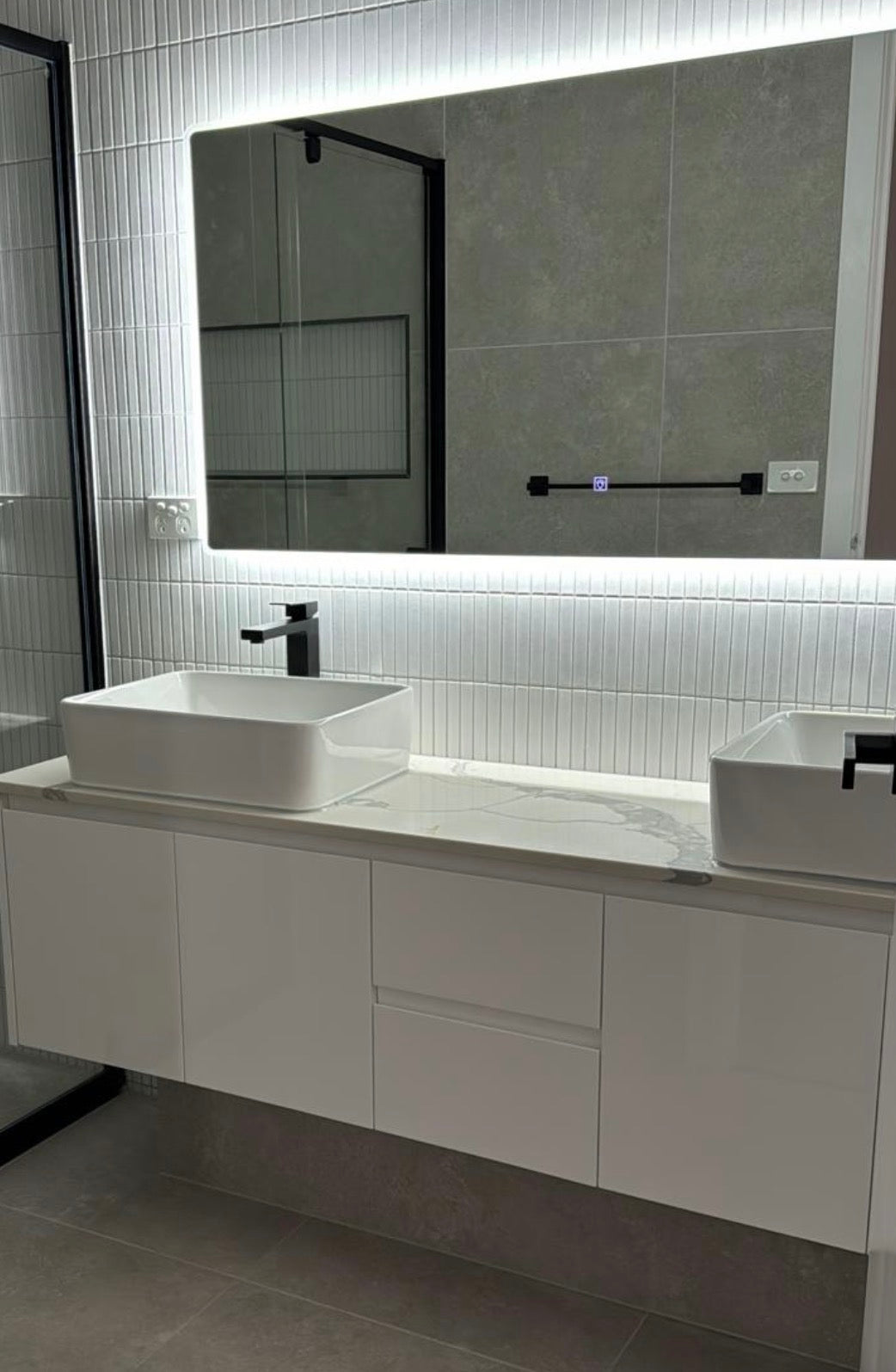 Square LED Mirror – 800 × 600mm